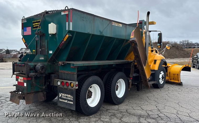 image for item DH9867 2011 International 7400 spreader truck