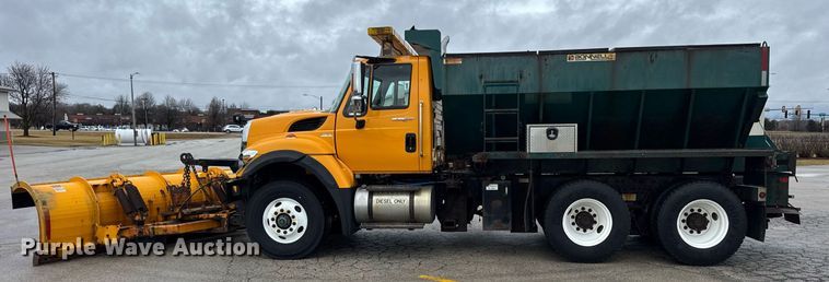 image for item DH9867 2011 International 7400 spreader truck
