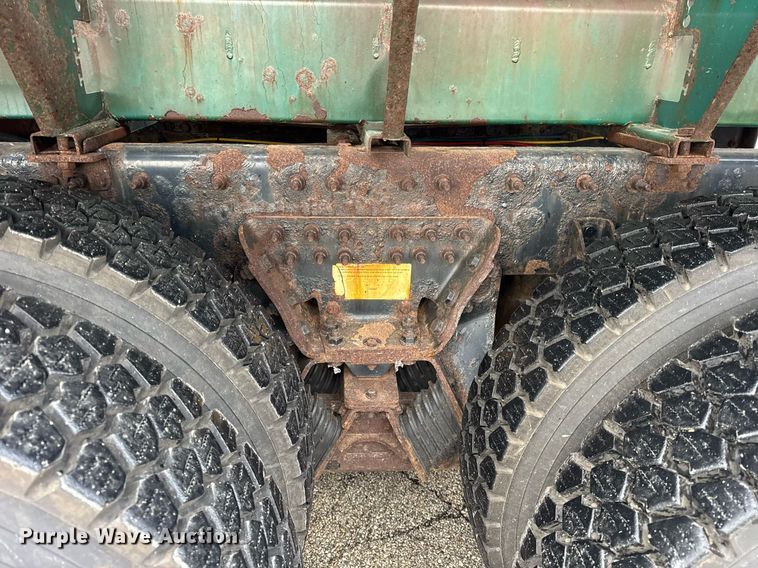 image for item DH9867 2011 International 7400 spreader truck