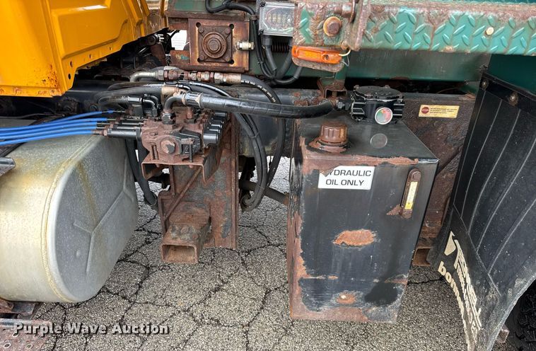 image for item DH9867 2011 International 7400 spreader truck