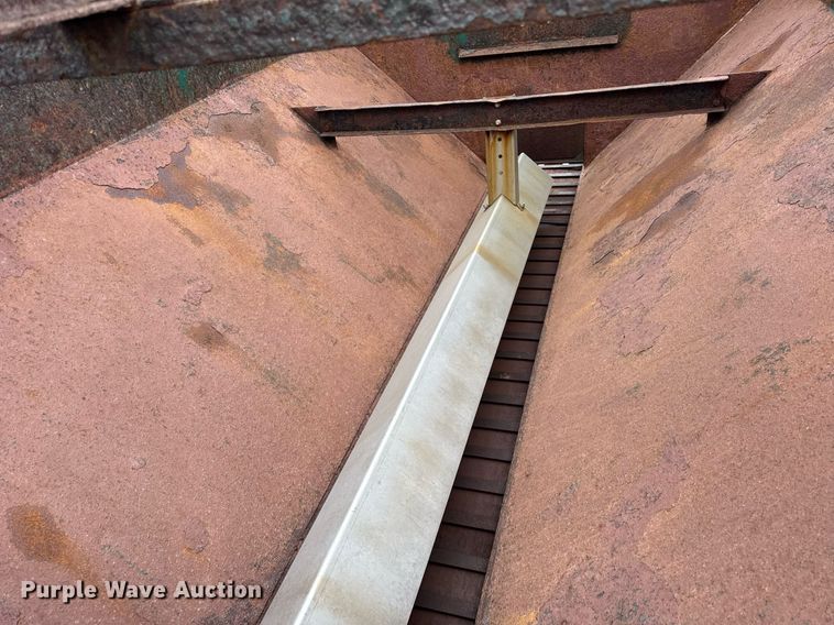 image for item DH9867 2011 International 7400 spreader truck