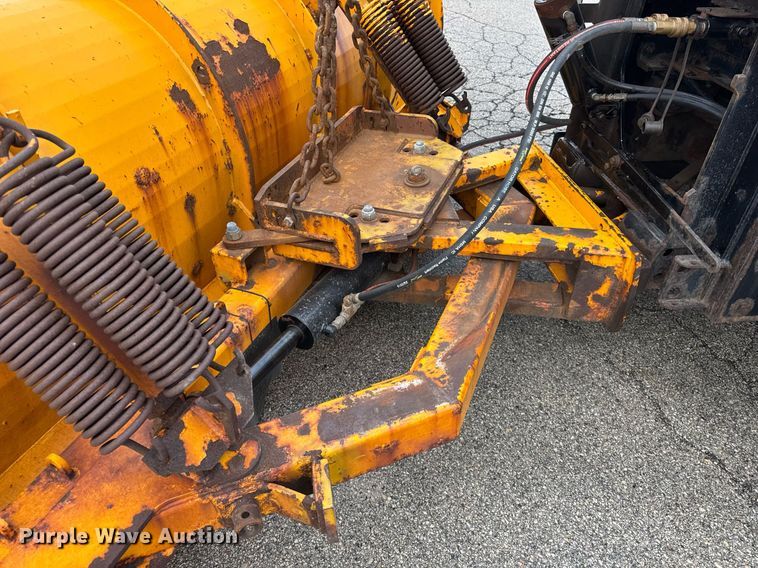 image for item DH9867 2011 International 7400 spreader truck