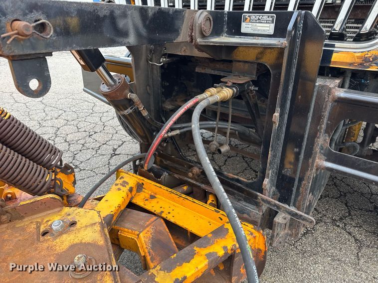 image for item DH9867 2011 International 7400 spreader truck