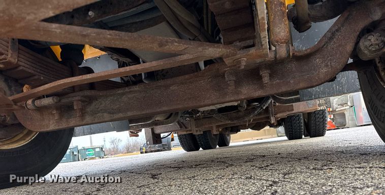 image for item DH9867 2011 International 7400 spreader truck