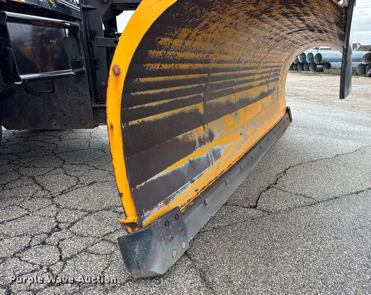 image for item DH9867 2011 International 7400 spreader truck