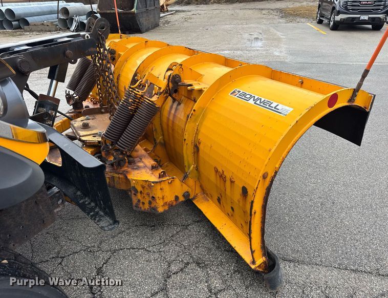 image for item DH9867 2011 International 7400 spreader truck