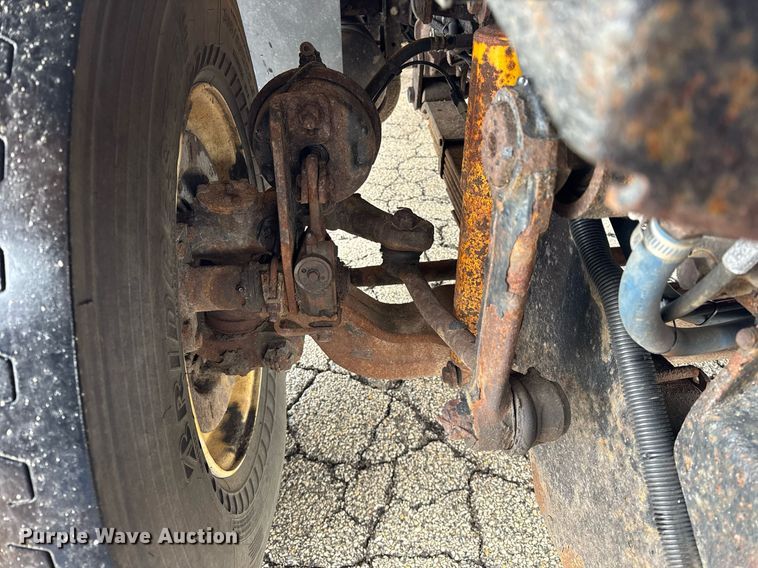 image for item DH9867 2011 International 7400 spreader truck