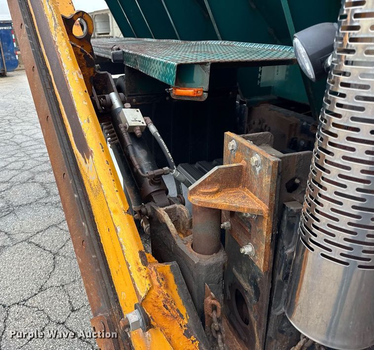 image for item DH9867 2011 International 7400 spreader truck