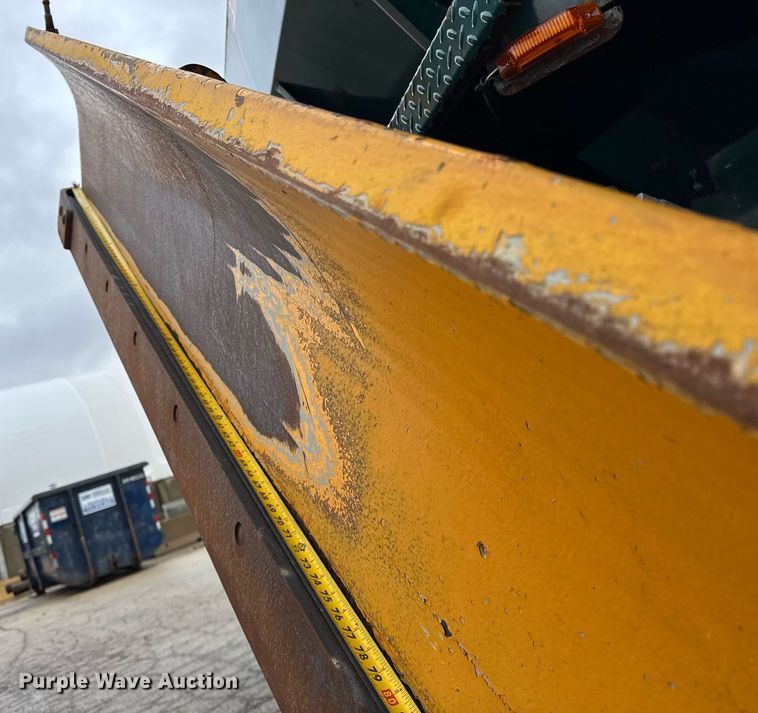 image for item DH9867 2011 International 7400 spreader truck