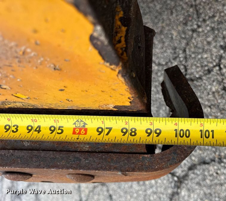 image for item DH9867 2011 International 7400 spreader truck