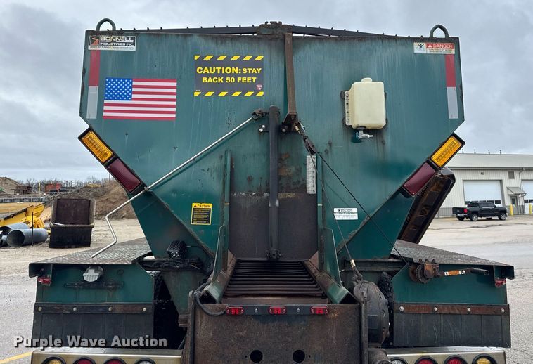 image for item DH9867 2011 International 7400 spreader truck