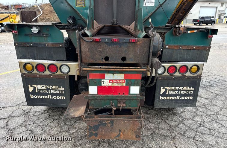 image for item DH9867 2011 International 7400 spreader truck