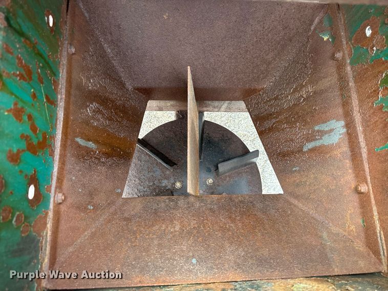 image for item DH9867 2011 International 7400 spreader truck