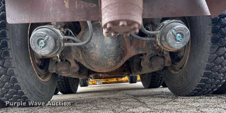 image for item DH9867 2011 International 7400 spreader truck