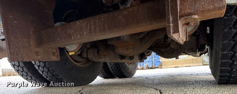 image for item DH9867 2011 International 7400 spreader truck