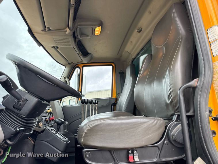 image for item DH9867 2011 International 7400 spreader truck