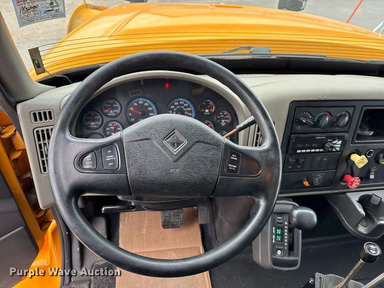 image for item DH9867 2011 International 7400 spreader truck