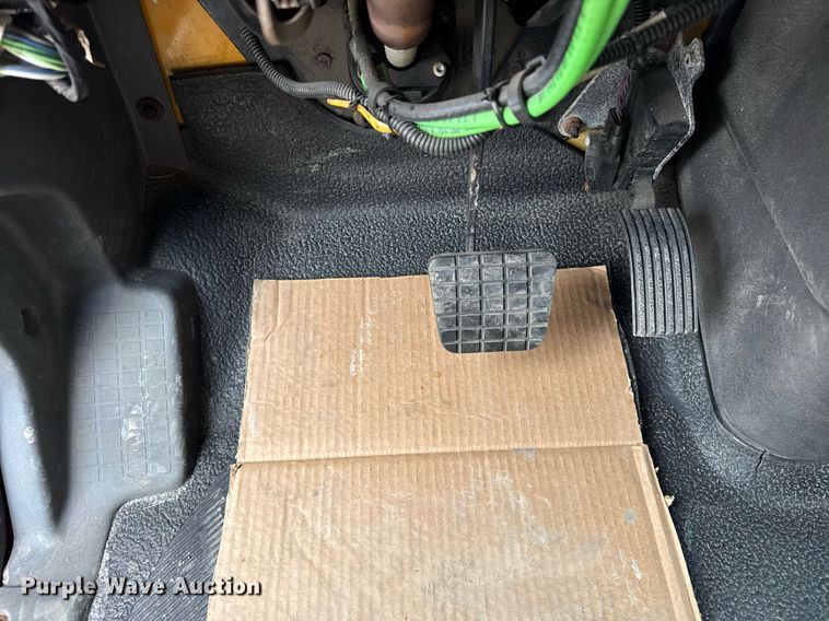 image for item DH9867 2011 International 7400 spreader truck