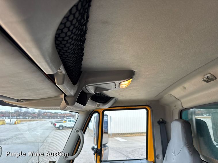 image for item DH9867 2011 International 7400 spreader truck