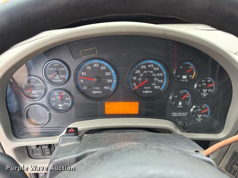 image for item DH9867 2011 International 7400 spreader truck