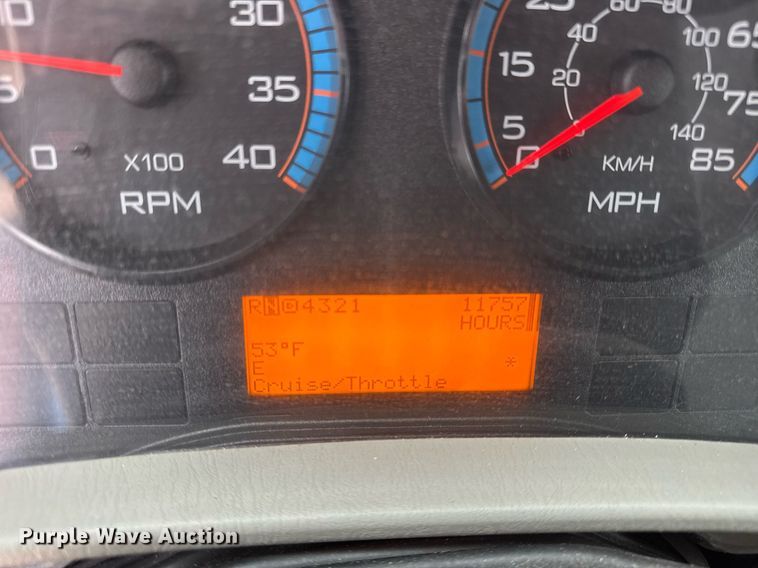 image for item DH9867 2011 International 7400 spreader truck