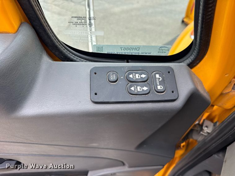 image for item DH9867 2011 International 7400 spreader truck