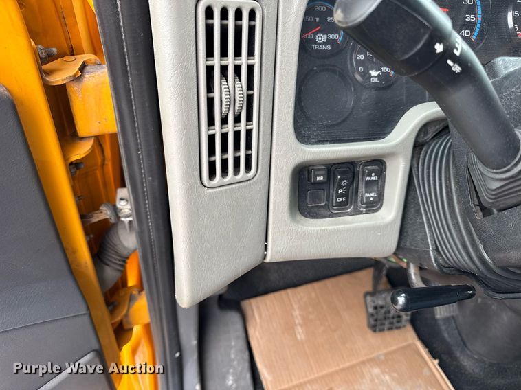 image for item DH9867 2011 International 7400 spreader truck