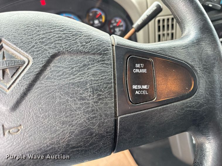 image for item DH9867 2011 International 7400 spreader truck