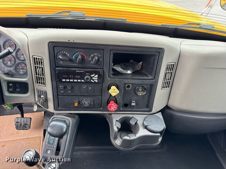 image for item DH9867 2011 International 7400 spreader truck