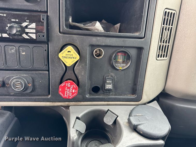 image for item DH9867 2011 International 7400 spreader truck