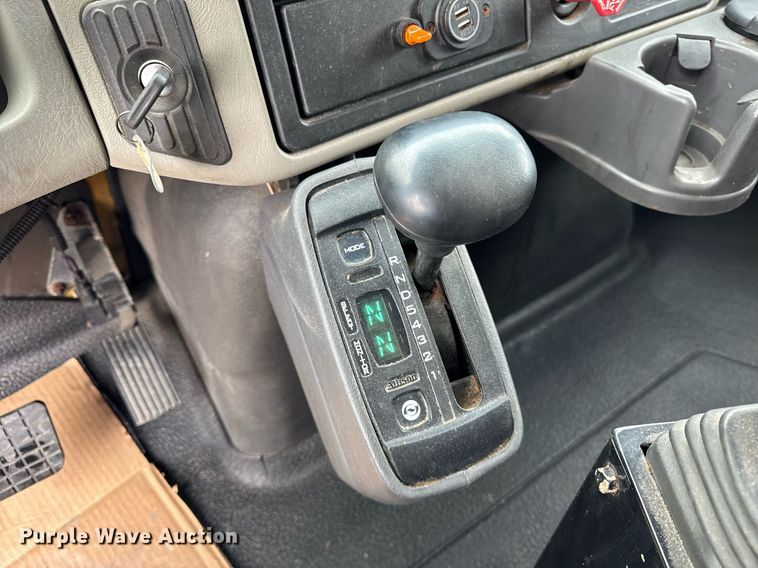 image for item DH9867 2011 International 7400 spreader truck