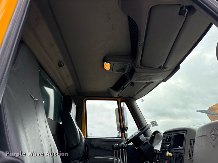 image for item DH9867 2011 International 7400 spreader truck