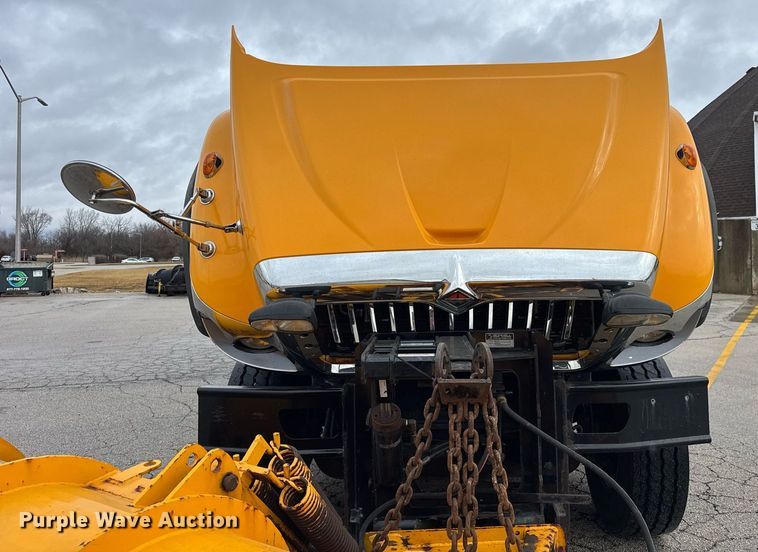 image for item DH9867 2011 International 7400 spreader truck