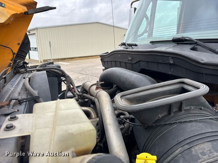 image for item DH9867 2011 International 7400 spreader truck