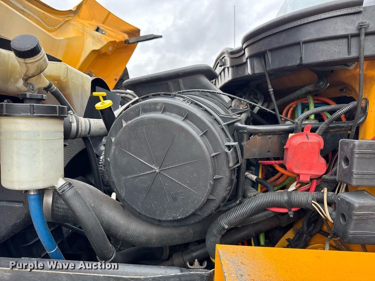 image for item DH9867 2011 International 7400 spreader truck