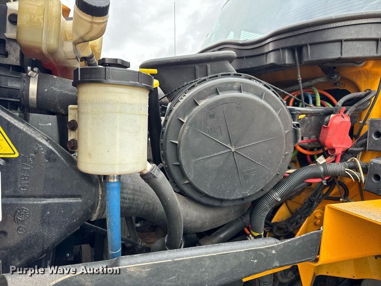 image for item DH9867 2011 International 7400 spreader truck