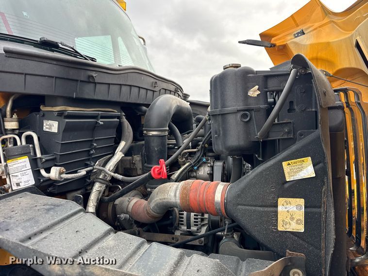 image for item DH9867 2011 International 7400 spreader truck