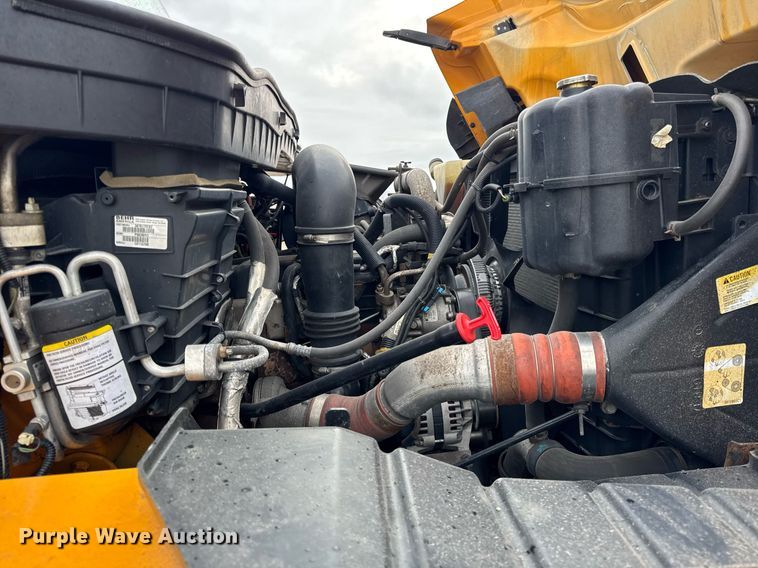 image for item DH9867 2011 International 7400 spreader truck