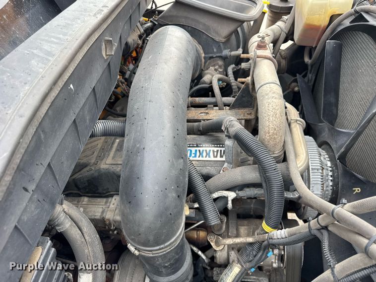 image for item DH9867 2011 International 7400 spreader truck