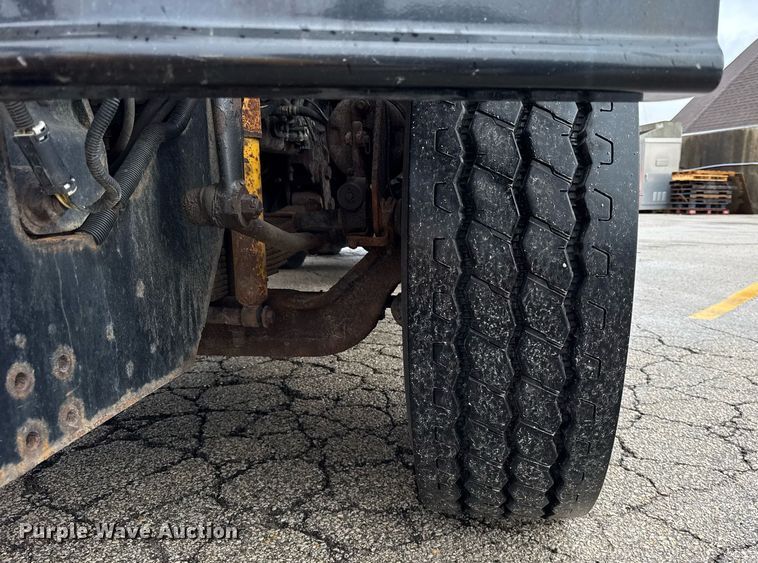 image for item DH9867 2011 International 7400 spreader truck