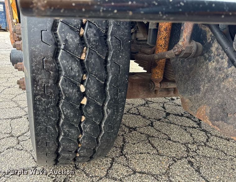 image for item DH9867 2011 International 7400 spreader truck