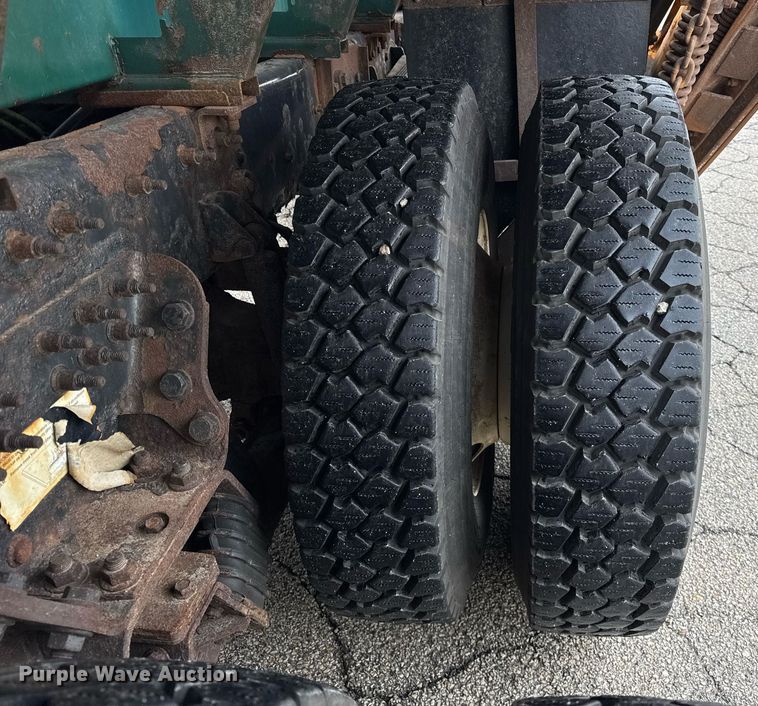 image for item DH9867 2011 International 7400 spreader truck