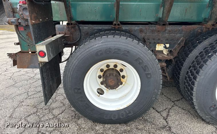 image for item DH9867 2011 International 7400 spreader truck