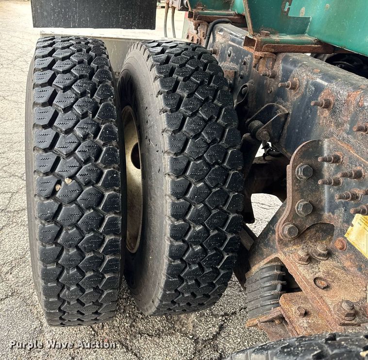 image for item DH9867 2011 International 7400 spreader truck