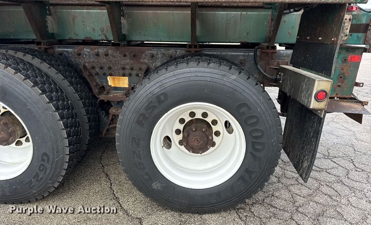 image for item DH9867 2011 International 7400 spreader truck