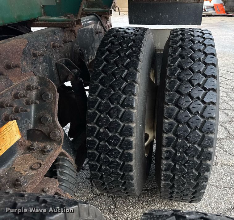 image for item DH9867 2011 International 7400 spreader truck