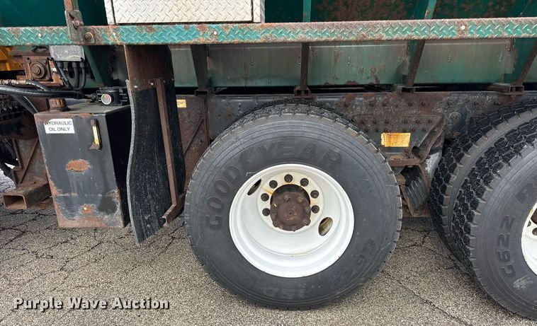 image for item DH9867 2011 International 7400 spreader truck