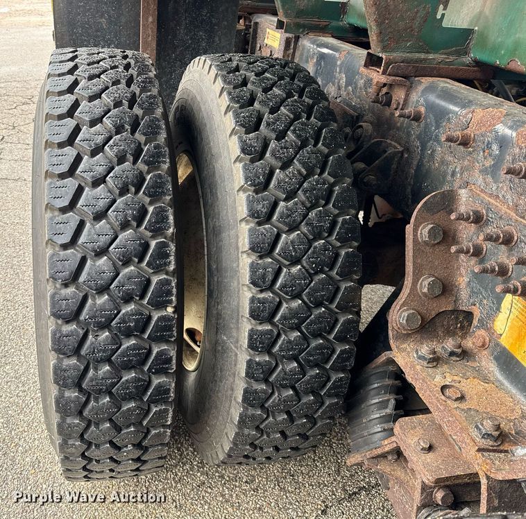 image for item DH9867 2011 International 7400 spreader truck