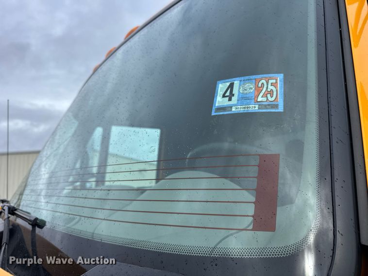 image for item DH9867 2011 International 7400 spreader truck