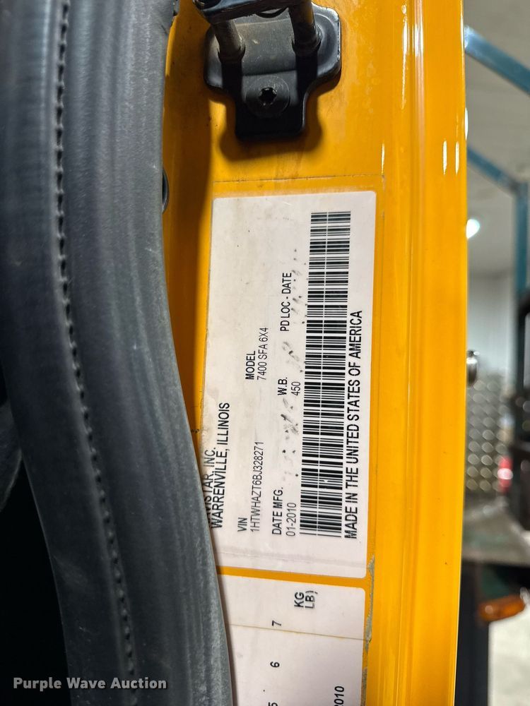 image for item DH9867 2011 International 7400 spreader truck